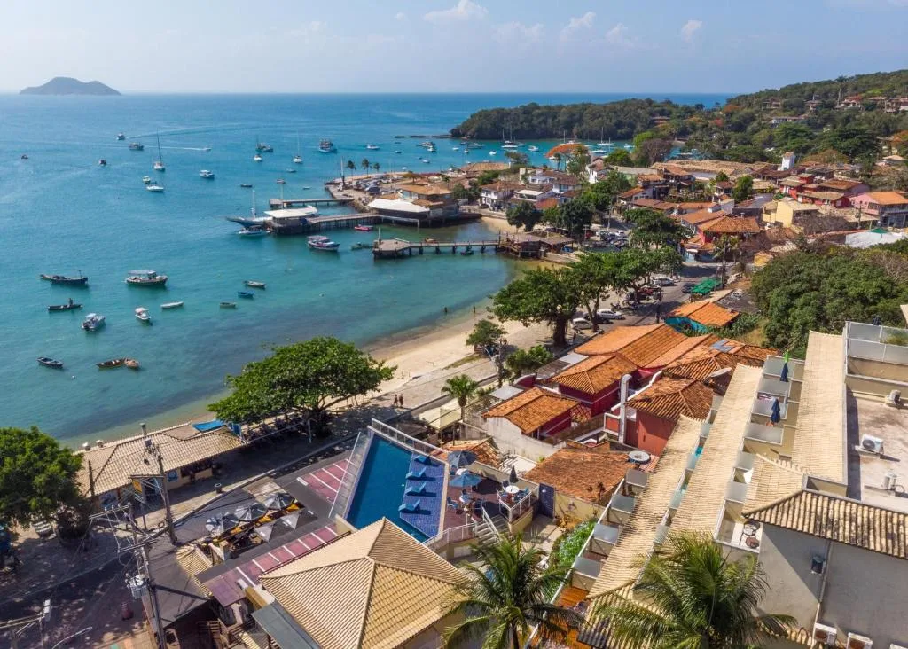 Boats in the bay at Arma&ccedil;&atilde;o dos B&uacute;zios